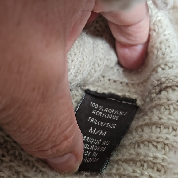 ■2 For $5 Suzy sheir Cardigan  with toggle closure Beige knit  size Medium - Picture 3 of 9